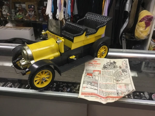 VINTAGE REMCO FLYING DUTCHMAN ANTIQUE CAR Motorized U-Control Tether