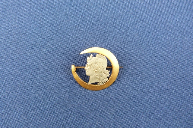 Broche Vintage Argentée Lourdes Vierge Marie - Argent, Ajourée, Occasion