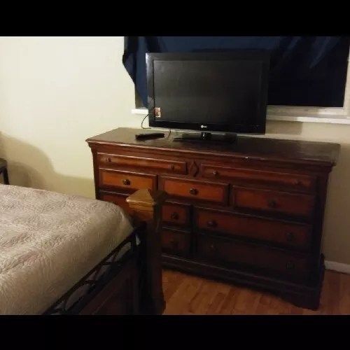 vintage dresser solid wood. With 2 Small Jewlery Drawers, 3 Medium, & 4 Large.