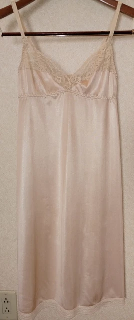 Sears 36 Ivory Vintage NYLON FULL SLIP Sears Average Length