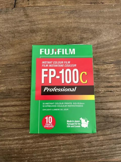 Fujifilm FP-100C ISO 3.5x4.2 in Professional Instant Color Film (Expired 2017)