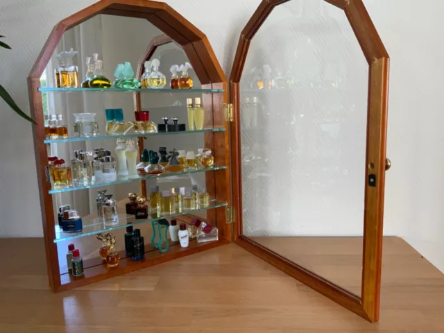 Parfum Miniatur Sammlung im Setzkasten