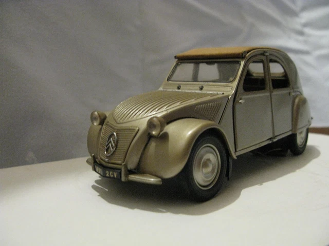 Franklin Mint Citroën 2 CV 1951 – Échelle 1/24 – Modèle Réduit Argenté – Collection, En Boîte