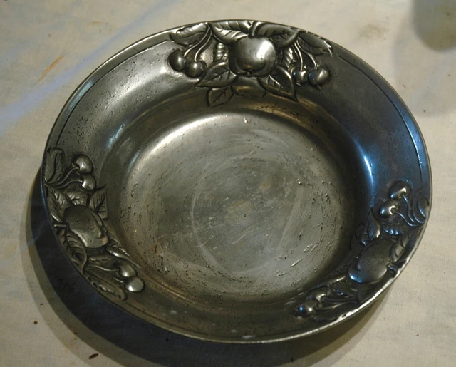 Ancien Vintage Pichet En Étain ROSE DESIGN International Couvercle Poucier Gland