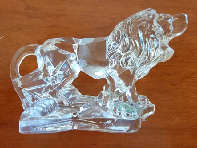 cristal lion figurine