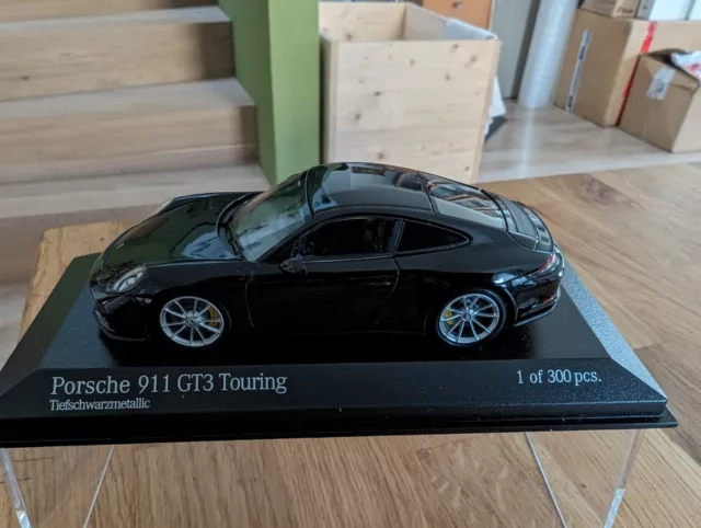 Porsche 911 GT3 Touring  2018     Tiefschwarzmetallic     1:43  Minichamps