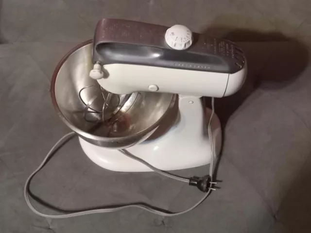 https://www.picclickimg.com/TXcAAOSwAp9ld~uU/Vintage-KitchenAid-White-Metal-Stand-Mixer-Model-4-C.webp