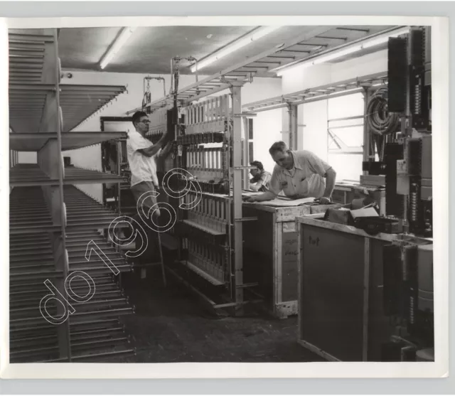 Installers For The NEW YORK TELEPHONE COMPANY. 1950 Press Photo NYC