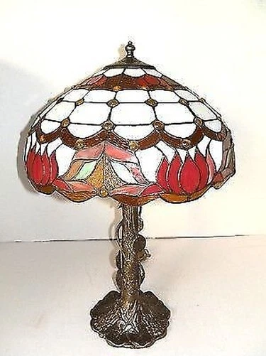 Lampe de table florale antique en laiton : abat-jour Art nouveau en verre dépoli - France