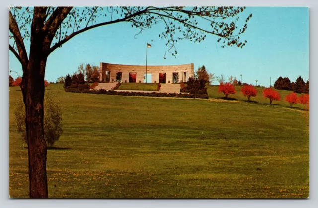 World War 2 Memorial OMAHA NEBRASKA Union Pacific Railroad Photo VTG Postcard