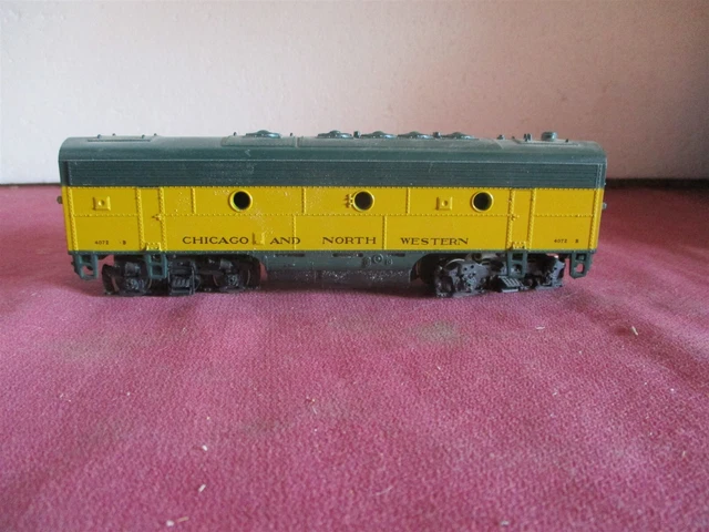 Athearn HO Scale Chicago North Western 4072 F7B DUMMY Train Engine Railroad