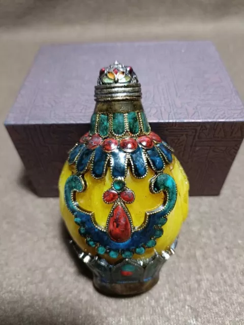 An Exquisite Handmade Chinese Snuff Bottle with Antler Inlay Design 2