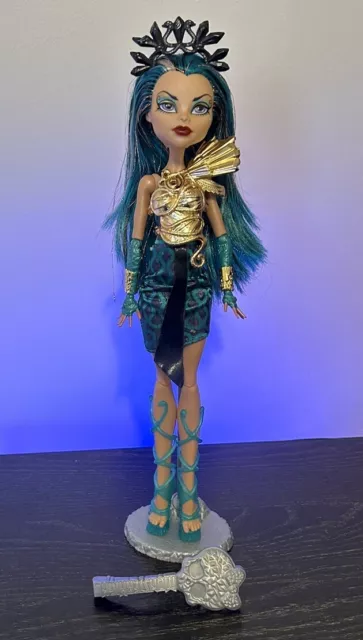 Monster High Boo York Boo York Nefera De Nile Doll W/ Stand *Read Description*