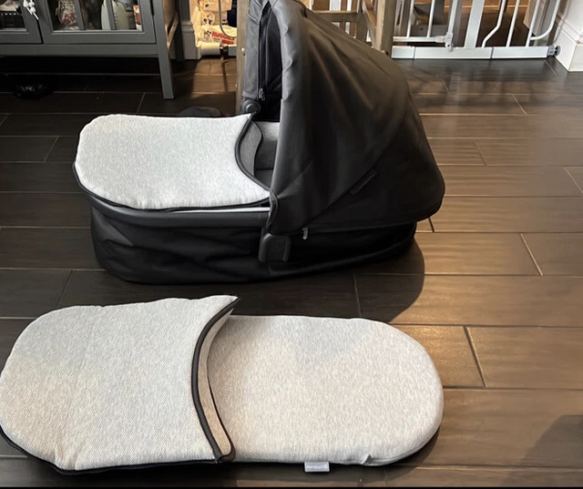 Uppababy UPPA V2 Vista Cruz Baby Bassinet, Jake - Black /Carbon/Black Leather