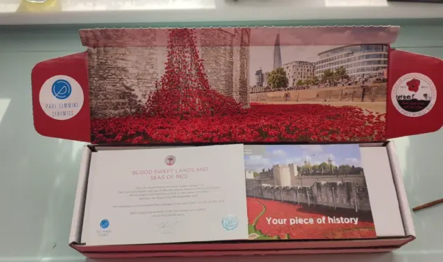 Tower Of London Ceramic Poppy Boxed With Certificate Paul Cummins - Free Postage