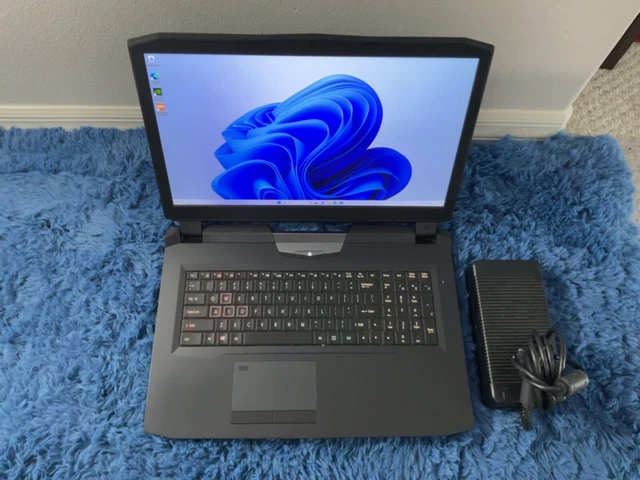 SAGER CLEVO P775DM3 17.3" 75Hz G-SYNC i7-7700K GTX 1080 8GB 24GB RAM 2.5TB SSD SAGER CLEVO P775DM3 17.3" 75Hz G-SYNC i7-7700K GTX 1080 8GB 24GB RAM 2.5TB SSD