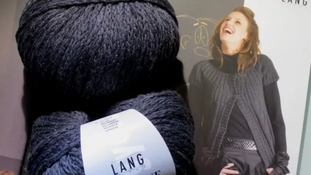 700 g Vivienne Lang Yarns Wolle Lana Merino Fb. 4 tief Schwarz TREND weich LUXUS 2