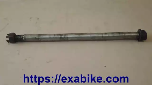 axe de roue arriere pour Kawasaki KLR 600  de 1988 a 1994