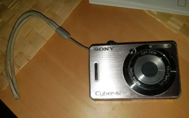 Sony Cyber-shot 7.2 MEGAPIXEL Digital Camera - Pink for spares or repairs