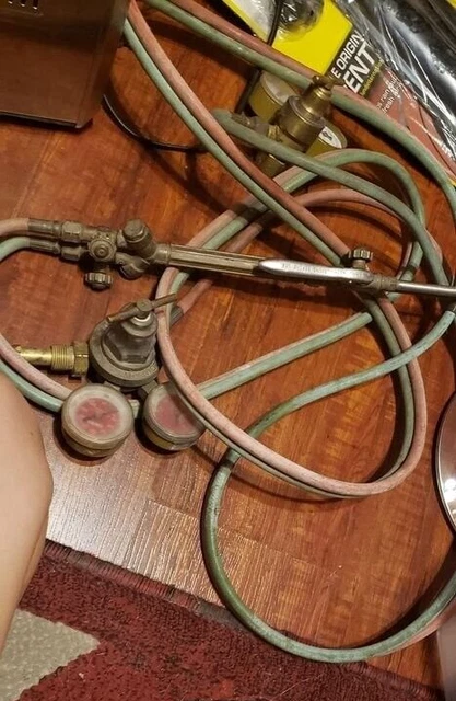 Victor torch regulators with hose