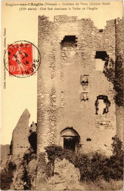 CPA ANGLES-sur-l'ANGLIN - Intérieur du Vieux Chateau féodal (111687)