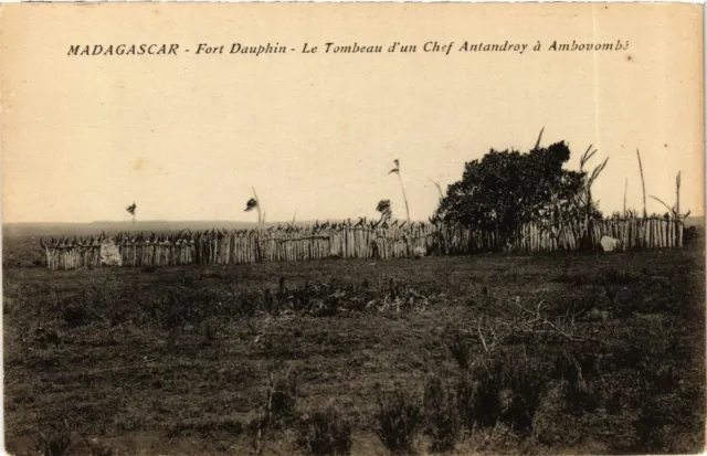 CPA AK Fort Dauphin - The Tomb of a Chef Antandroy MADAGASCAR (909551)