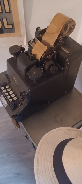 Calculatrice imprimante de bureau modèle FR-2650 RC sur