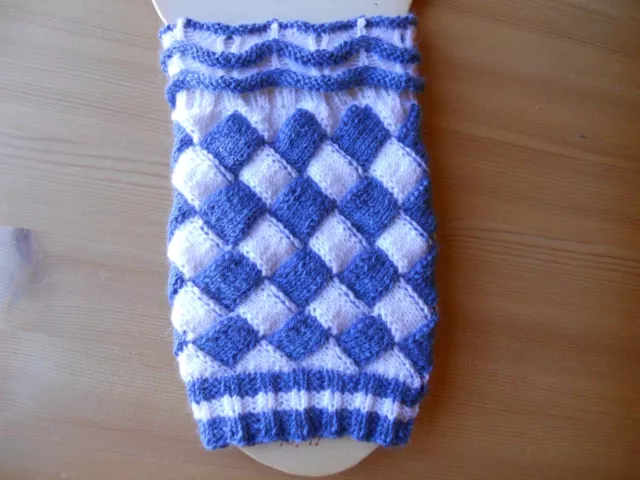 Handarbeit handmade Loferl mit Umschlag Stümpfe Füßlinge blau weiß 2