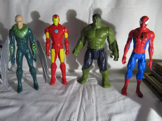 LOT DE 4 FIGURINES MARVELS AVENGERS  HULK. SPIDERMAN. IRON MAN. LE VAUTOUR 30 cm