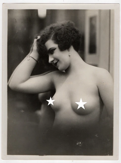 Portrait de femme nue vue de côté en noir et blanc | Photo Gratuite