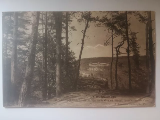 CPA - 61 - BAGNOLES-de-l'Orne - Vue sur le Grand Hôtel, prise au Roc du chien