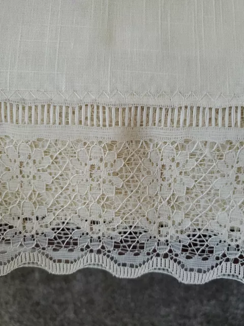 80 x 60 inch Banquet Tablecloth Beige with Lace Trim Vintage 2