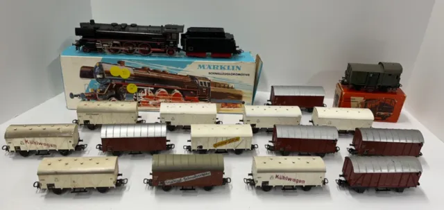 MARKLIN HO 3048 Locomotive with 14 Freight Cars