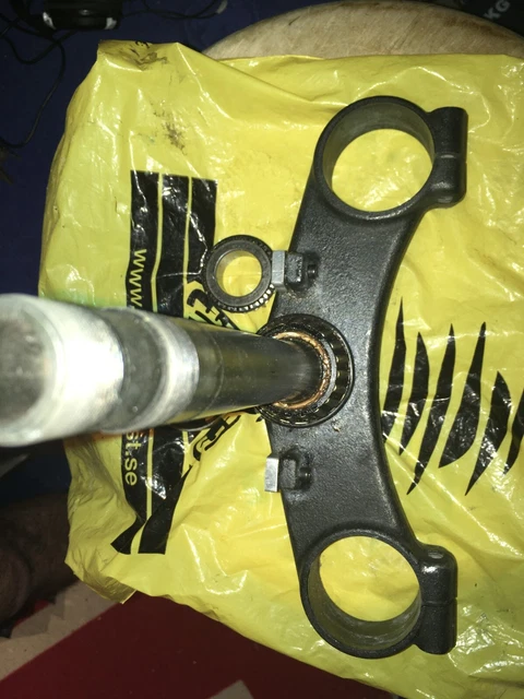 RGV 250 VJ22 1992 usato OEM giogo inferiore e stelo, triplo morsetto