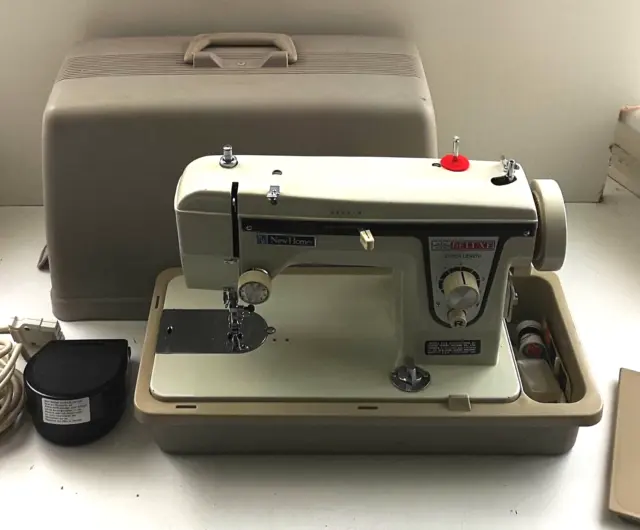 New Home Deluxe Model 525 Sewing Machine w/ Case - Working