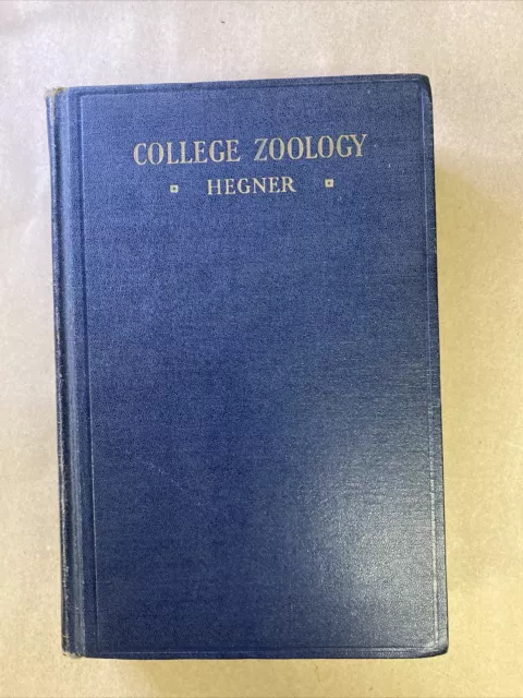 College Zoology by Robert W Hegner