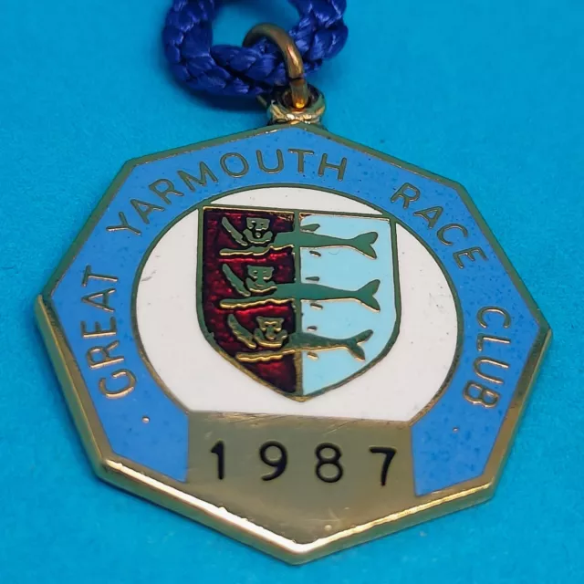 Great Yarmouth Horse Racing Members Badge - 1987