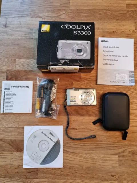 Nikon COOLPIX S3300 16,0 MP Digitalkamera - Silber
