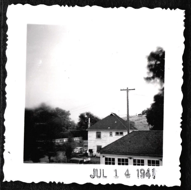 VINTAGE PHOTOGRAPH 1941 Gas Oil Yreka Fuel Company Truck Yreka