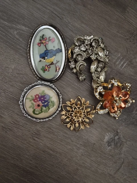 Bulk Lot Jewelery Broaches.Enjoy For Repair Recycle Art Projects Up Cycle. X5