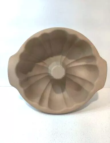 Pampered Chef Stoneware Fluted/Bundt Cake Pan, Family Heritage Collection