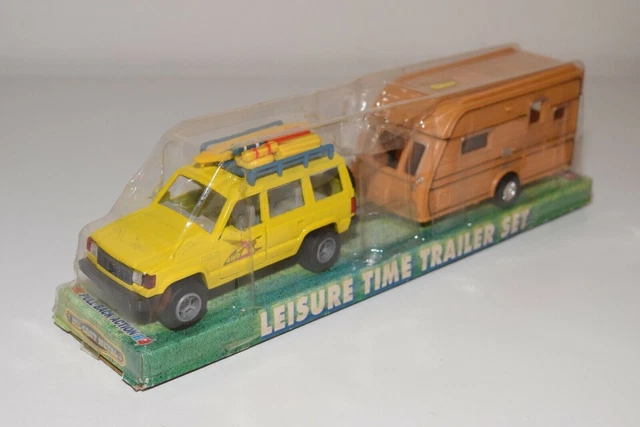 A34 1:35 Classic Toys Toyota Landcruiser With Caravan Leisure Time Set Mib