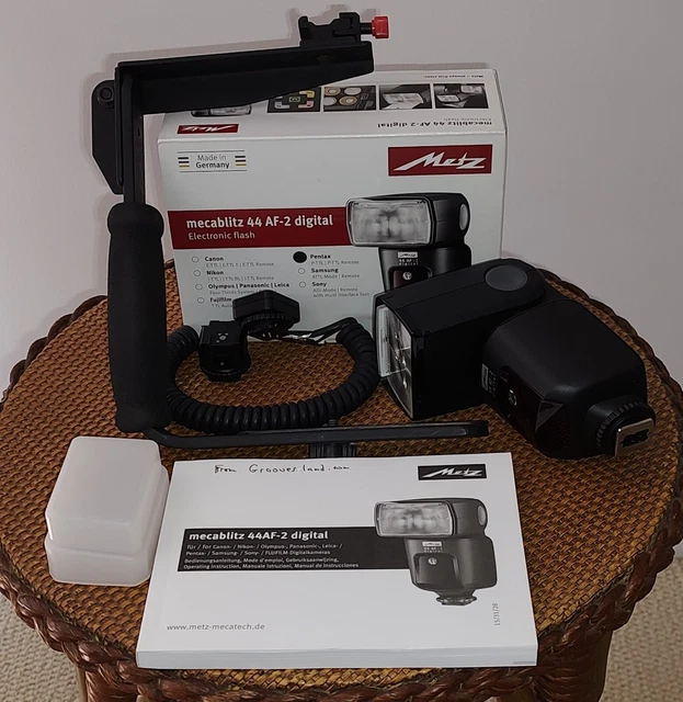 Metz 44 AF-Digital electronic flash and accessory