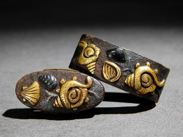 Rare motif Under the Sea  FUCHI/KASHIRA Japan Edo original tsuba sword antique