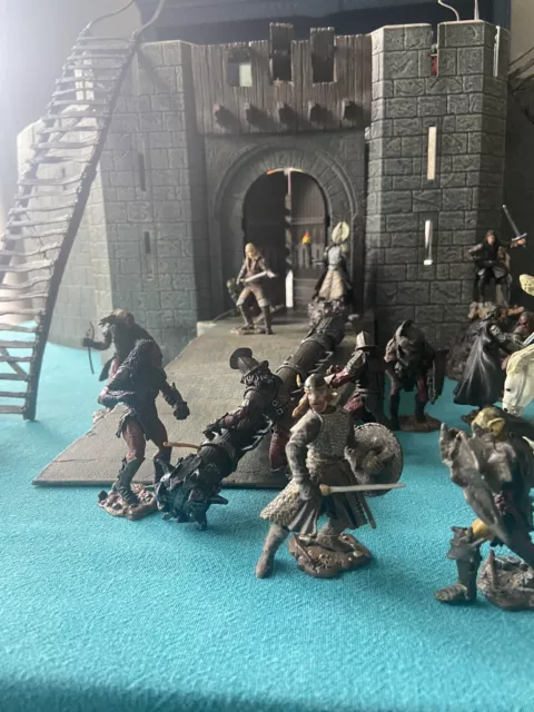 The Lord of The Rings Armies Of Middle Earth “Battle At Helms Deep” & Catapult