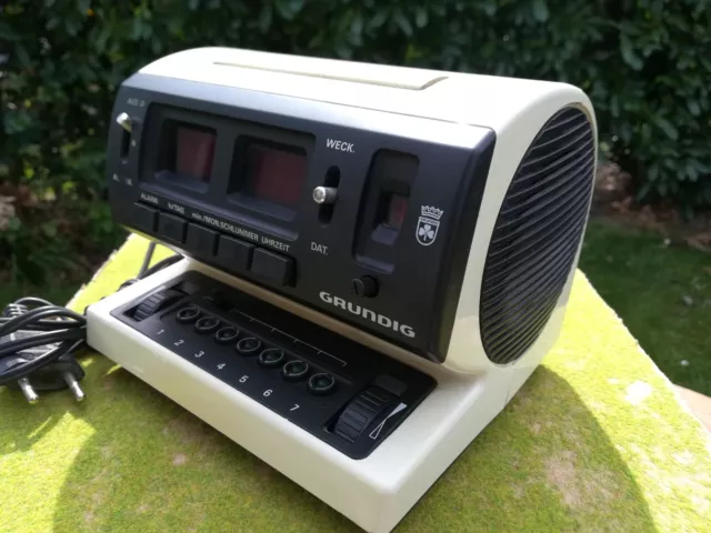 Space Age GRUNDIG Sono-Clock 550 RADIOWECKER Designklassiker 1977 Wecker Radio