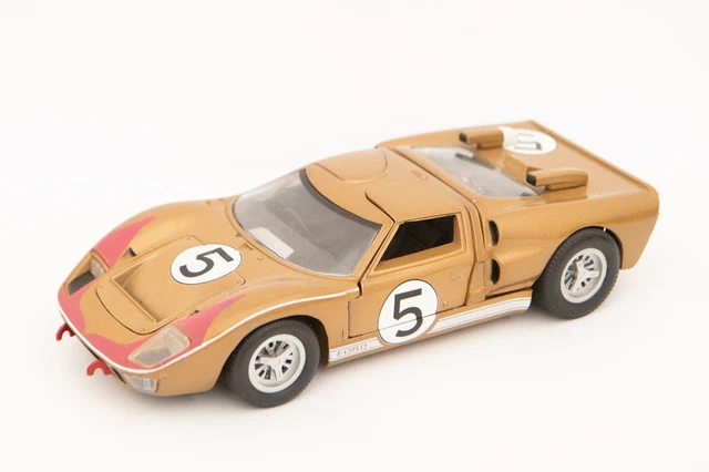 Universal Hobbies Ford GT40 MKII #6 Le Mans 1969 – Échelle 1/18 – Bleu Métal