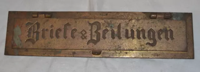 Uralt Messing Briefschlitz "Briefe & Zeitungen" Briefklappe Briefkasten Post