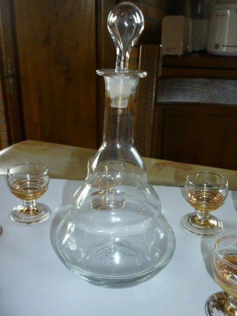 Service à liqueur en cristal avec décor doré de pampres composé d'une
