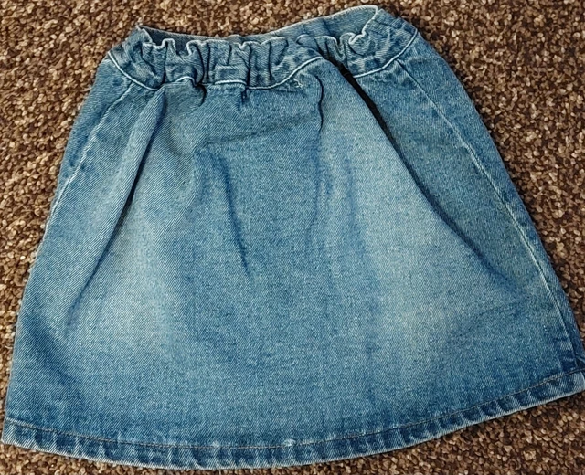 Bundle Of Girls Clothes. 4 Items. Age 5-6 Years 9